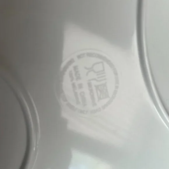 Set of 2 Melamine Butterfly Plastic Plates 9" x 6" summer Picnic! - Picture 4 of 4